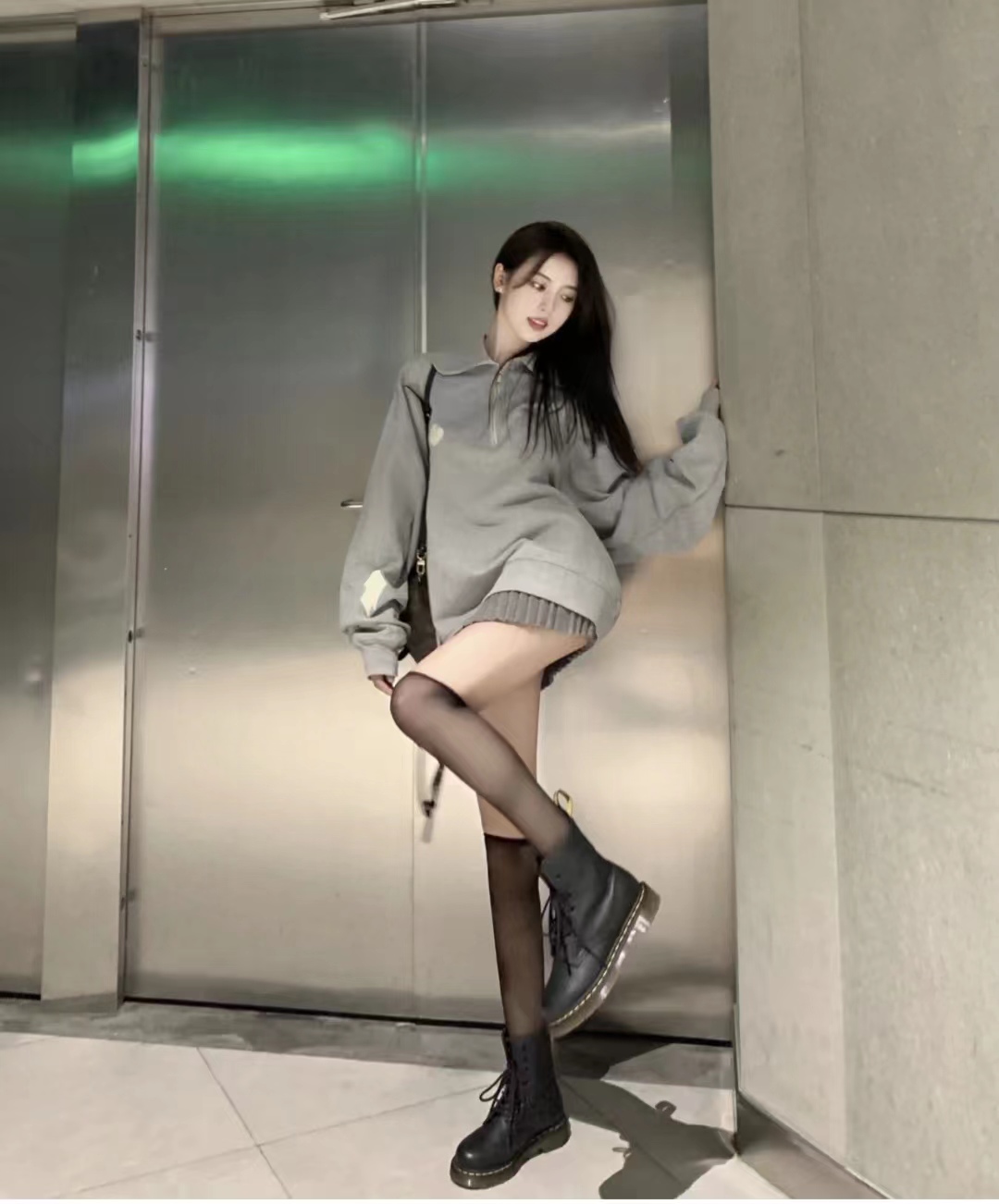 卫衣搭配什么外套裤子更好看呢,卫衣搭配什么衣服好看又实用