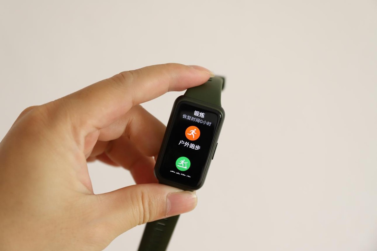 华为手环7和7pro有什么区别,华为手环7和7nfc有什么区别