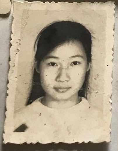 1991年黑白半寸照：都是漂亮美少女，纯朴自然很美丽