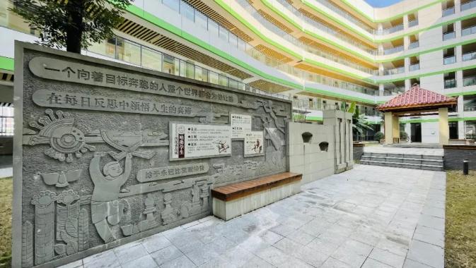 以一日之力，应朝阳之功——记乐山东辰高中部的一天