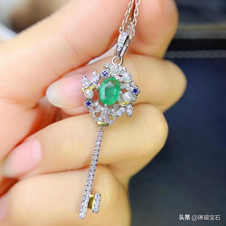 s925银镶嵌纯天然哥伦比亚祖母绿吊坠22061511