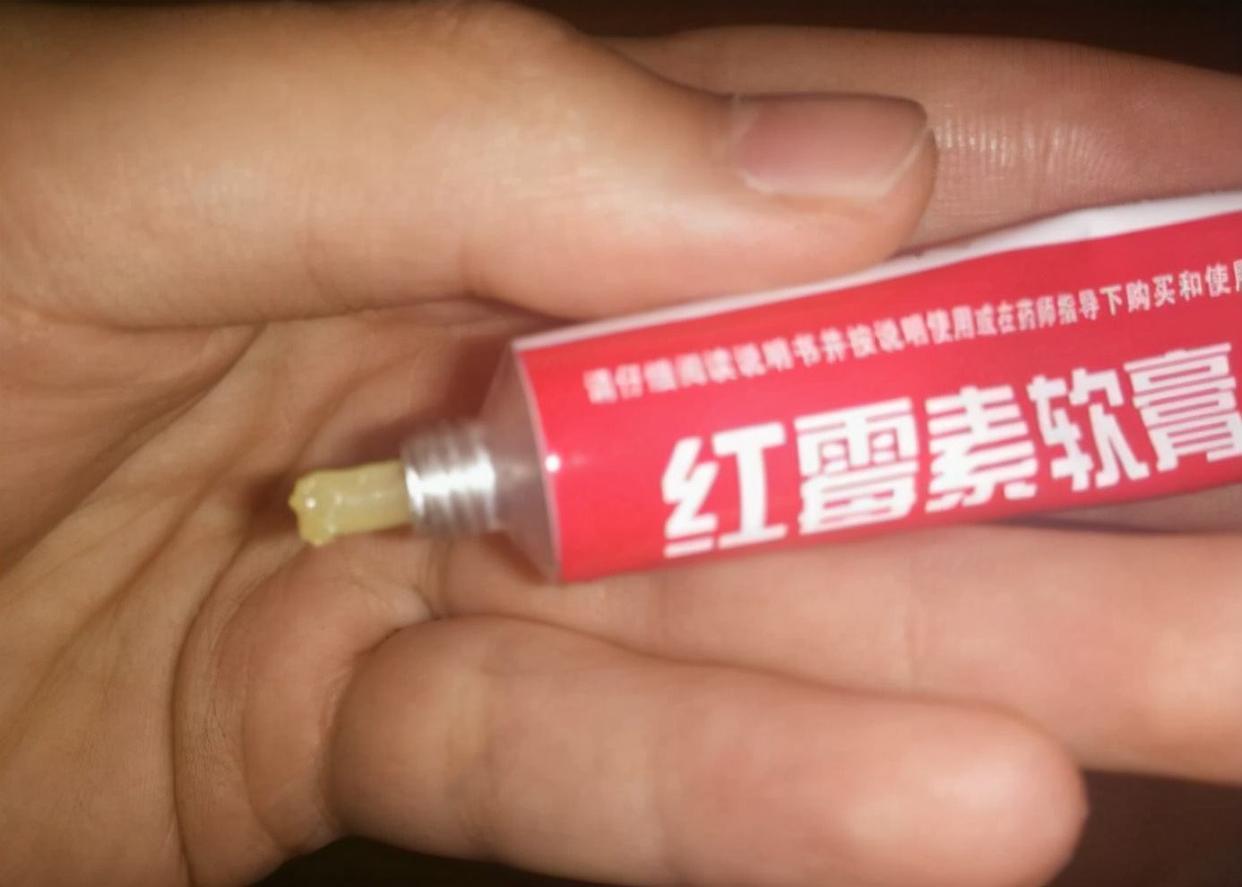 红霉素软膏涂眼睛的副作用,红霉素软膏用在眼部一次有影响吗