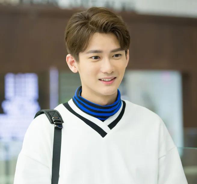 从查无此人到一鸣惊人,从大红大紫到无人提及的男明星