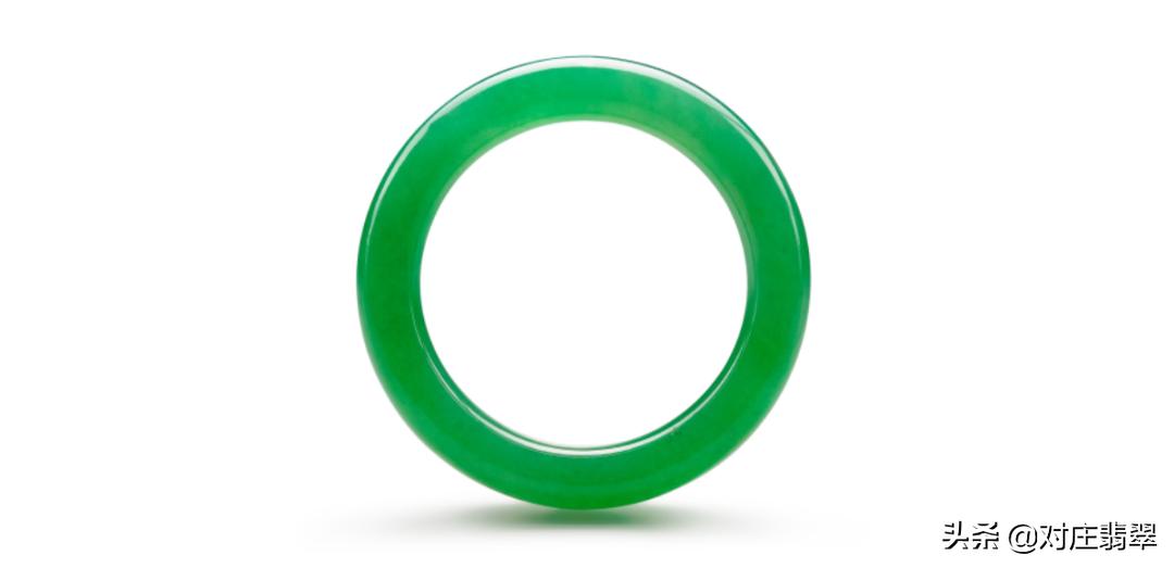 香港苏富比秋拍翡翠手镯,苏富比拍卖的顶级翡翠珠链