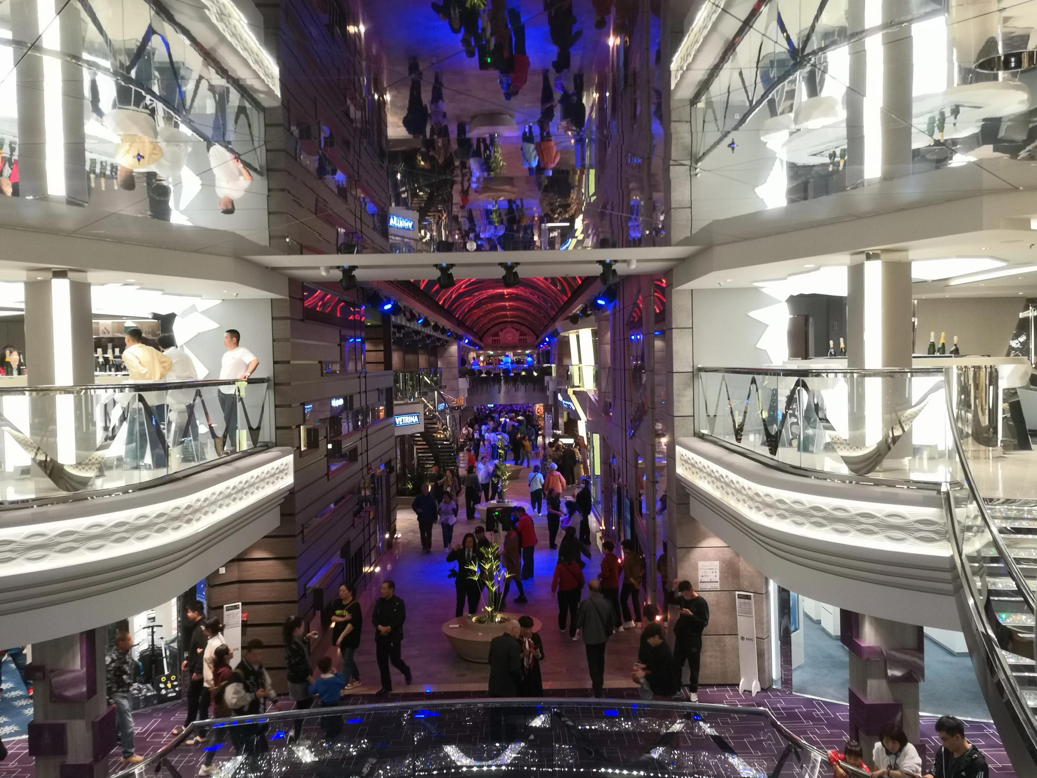 乘坐荣耀号邮轮,上海荣耀号邮轮首航大妈