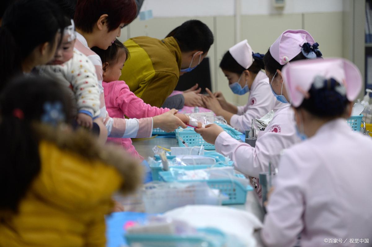 四个月宝宝肚子咕噜噜响晚上哭闹,宝宝的肚子老咕噜响是怎么回事