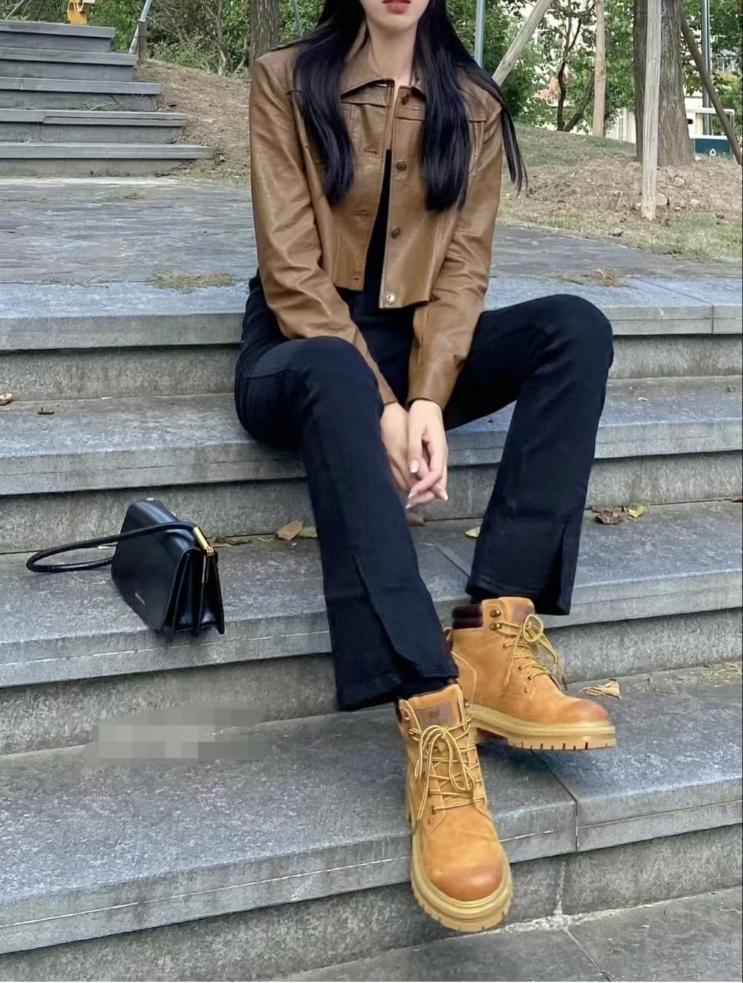 黑色机车皮衣搭配女秋冬,男士皮衣怎么搭配才显高级