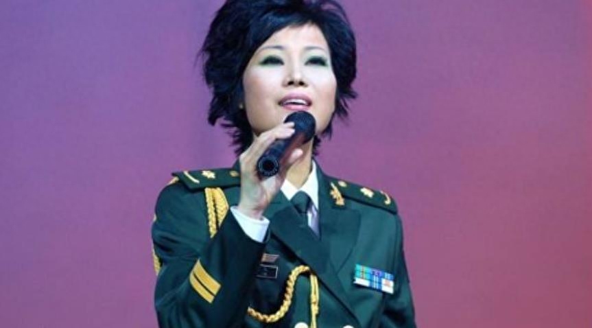 她发烧4天后突然去世,女歌手演出时倒地抢救无效离世