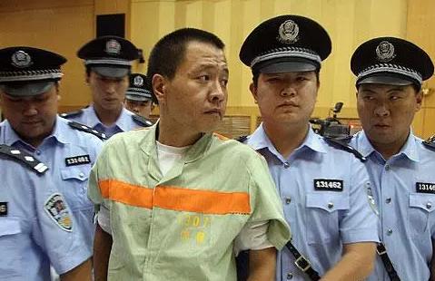 共犯的处罚根据共犯独立性,比较共犯从属理论和共犯独立理论