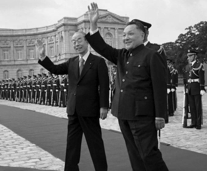 *小平邓**有多厉害？多次抓到一手“烂牌”，出手时总能让人眼前一亮