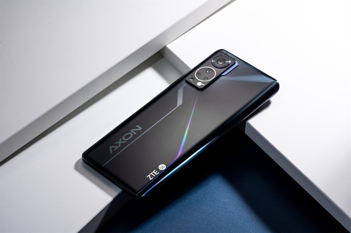 目前新手机哪款最值得买,1000到2000手机推荐高颜值高性能