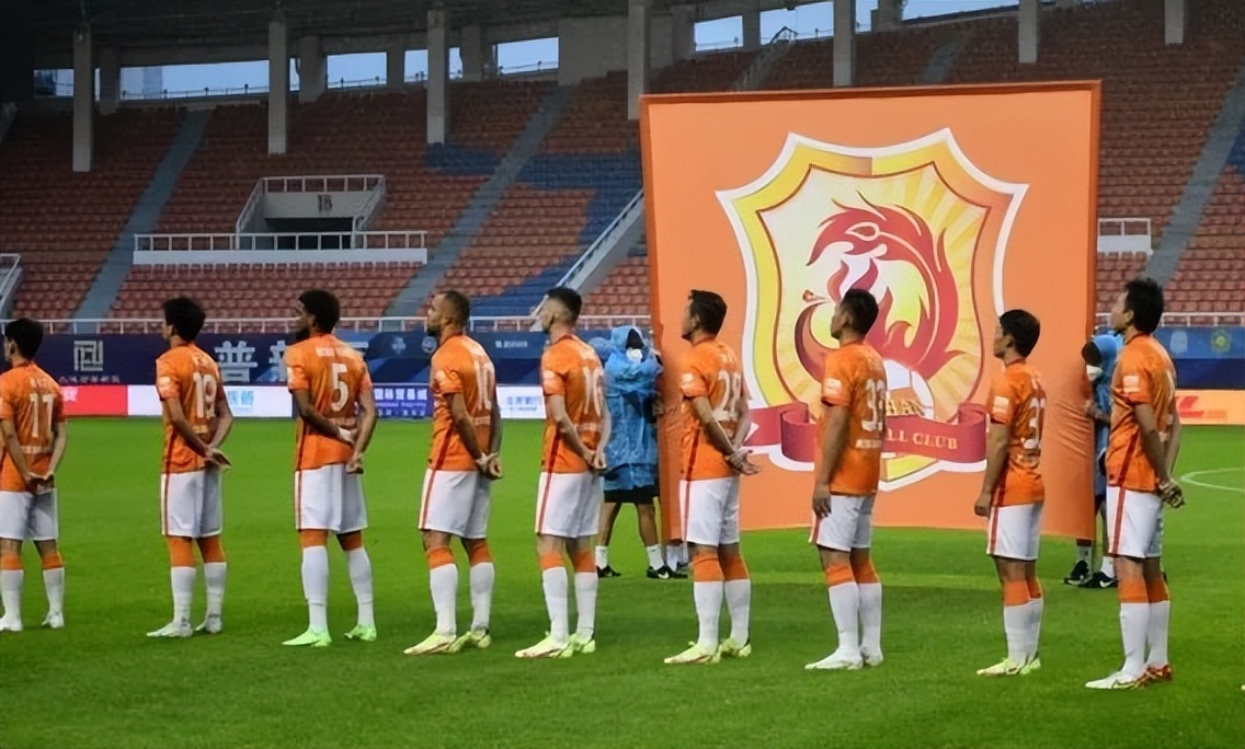 “早睡”的李铁，“睡不着”的陈戌源，站不起来的中国足球