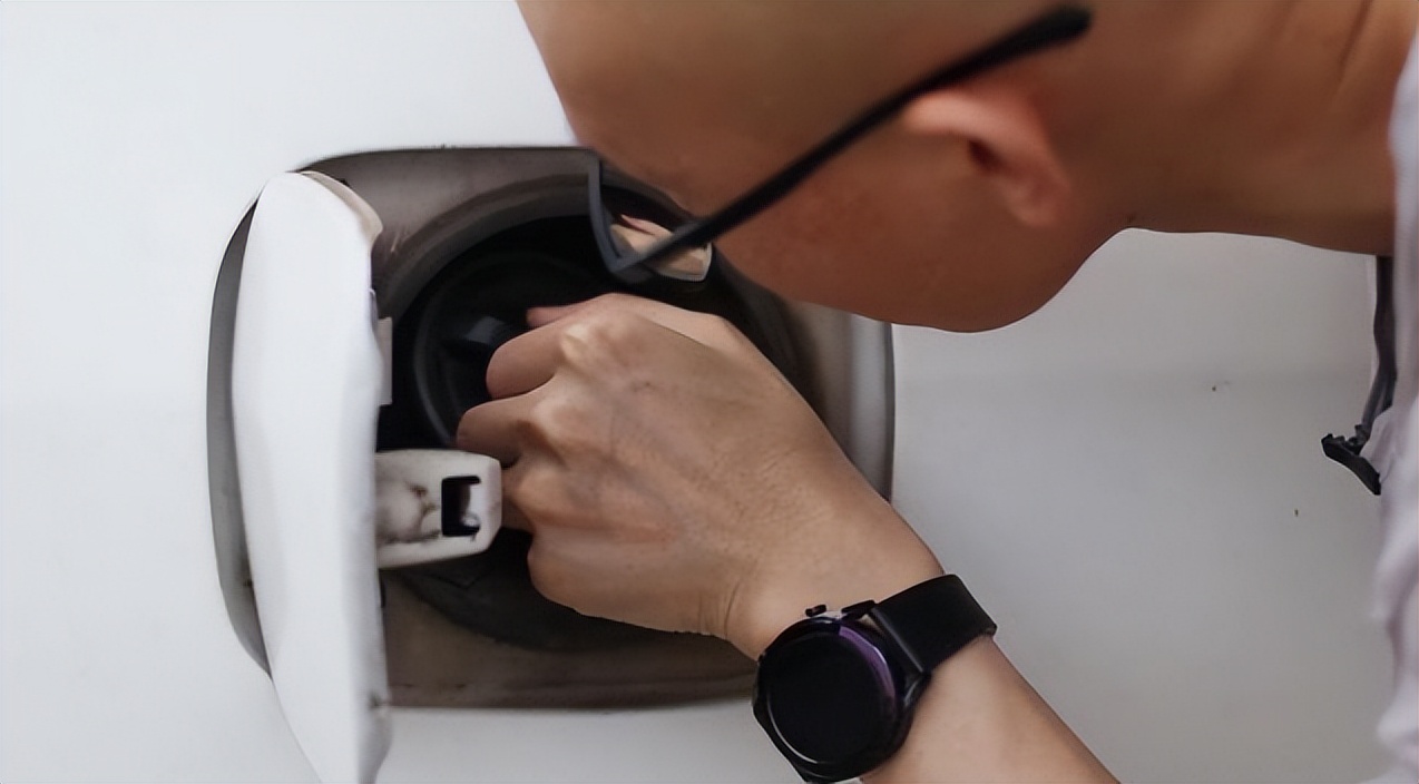 汽车急加油门有泄气的声音,加燃油宝后车子异响