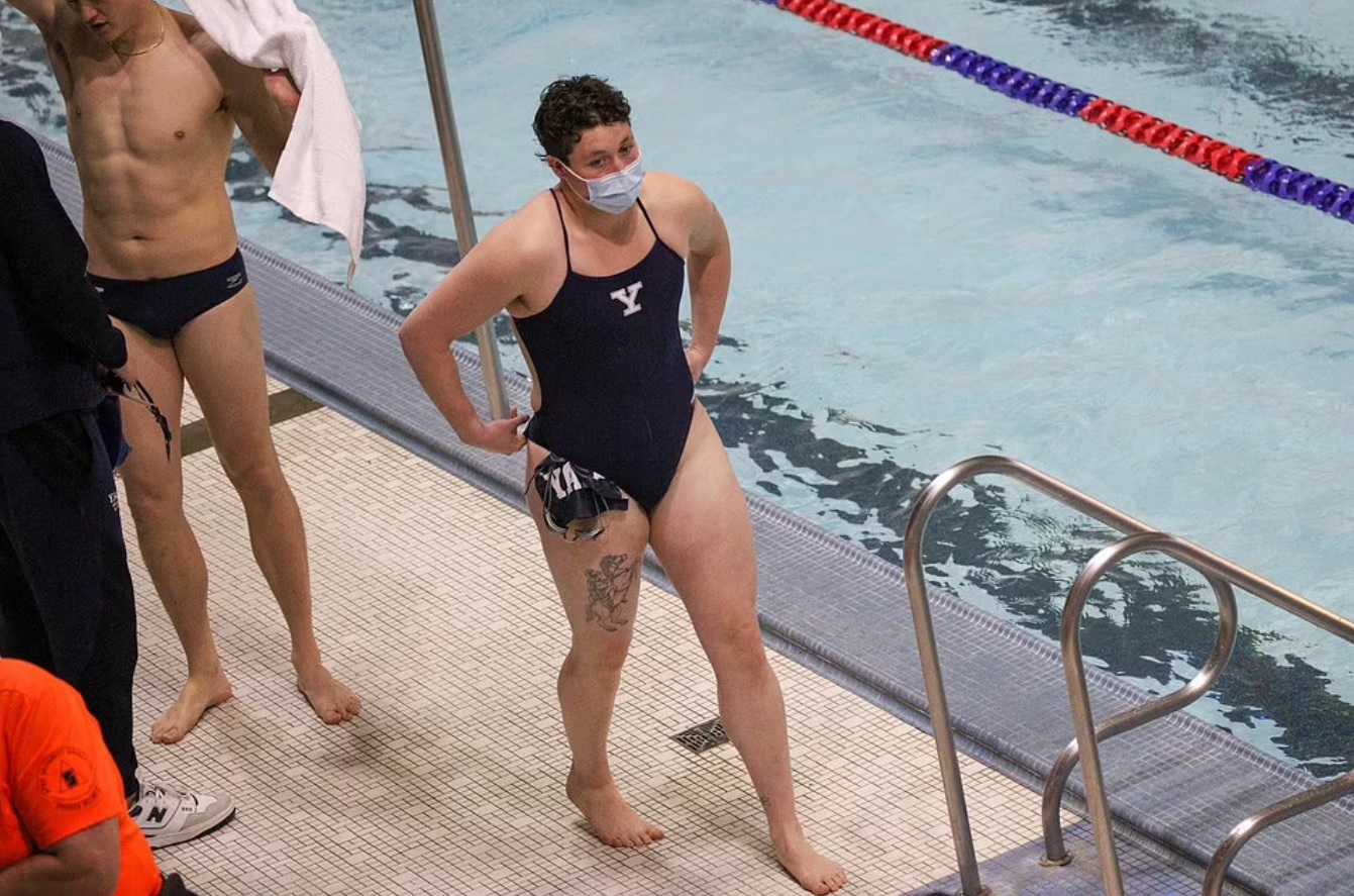 称霸女子游坛的男跨女运动员被女跨男运动员打败!美国人凌乱了