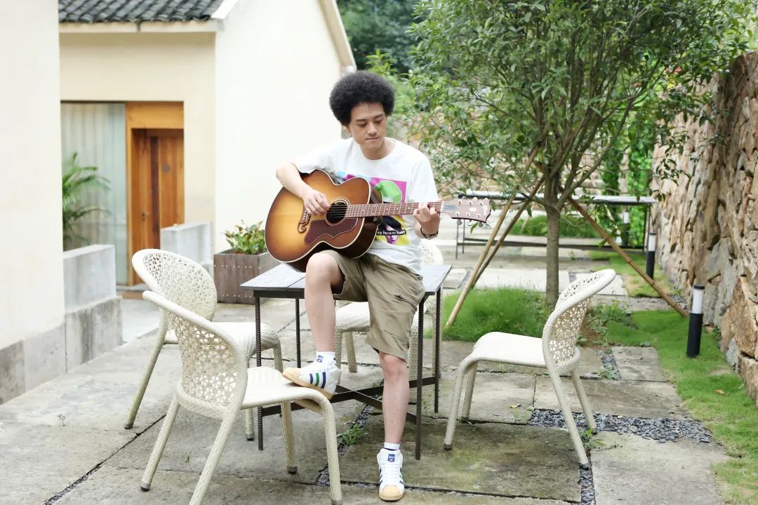 5位退出歌坛的明星,巅峰时期突然去世的九位歌手盘点