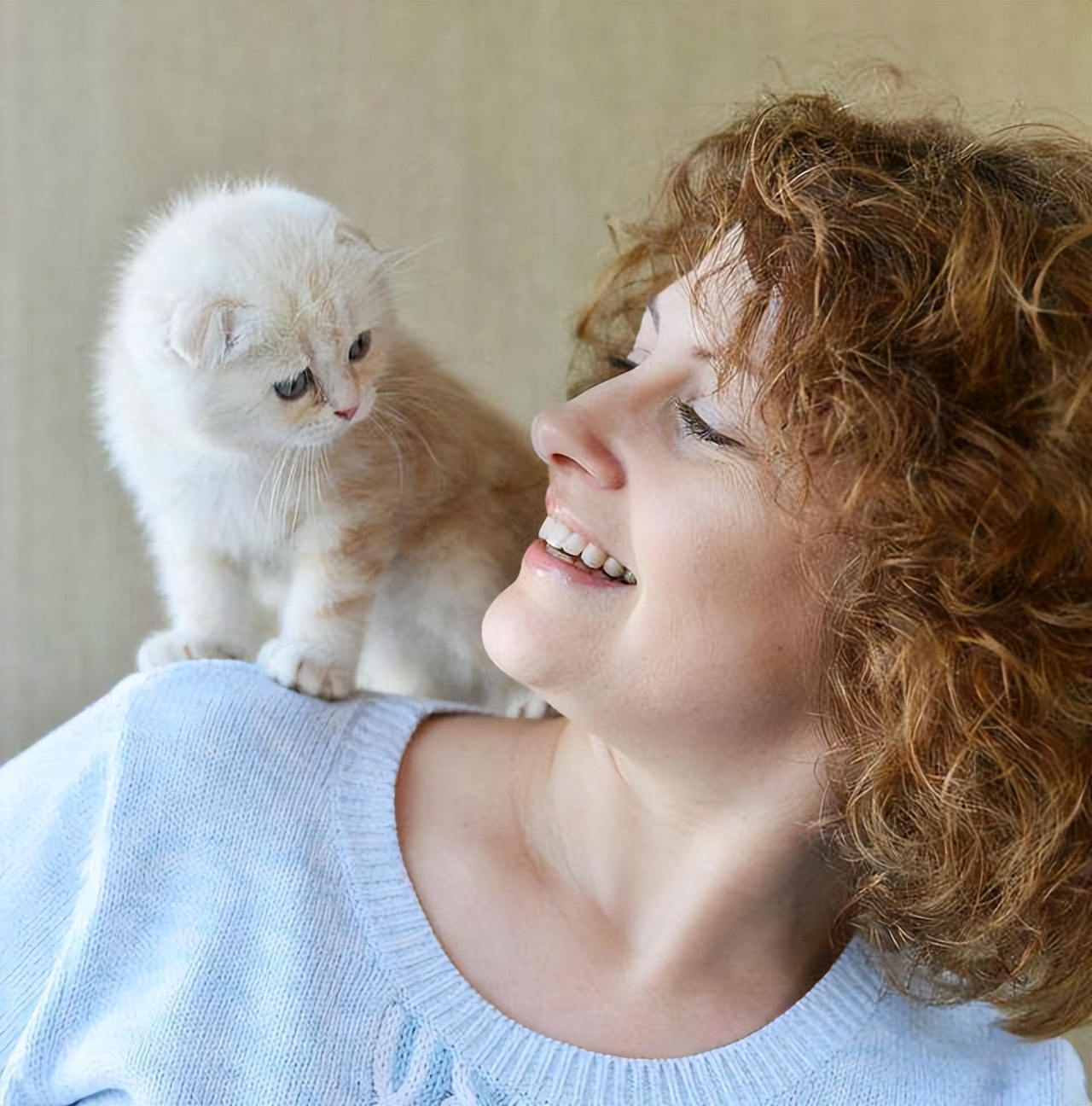 猫为什么总是喜欢盯着我看,猫为什么一直盯着你看