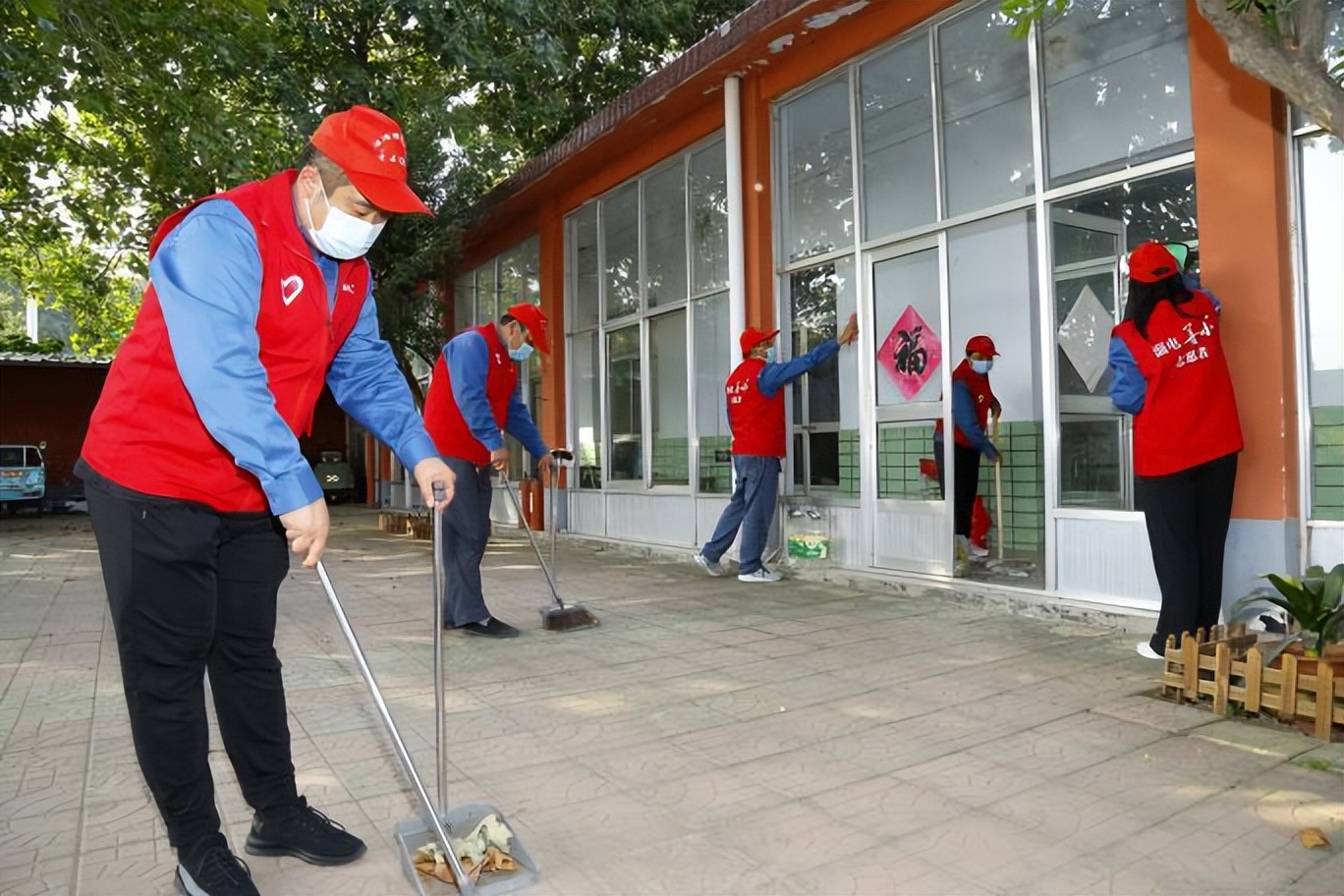 供电公司开展重阳节慰问,供电所慰问孤寡老人温情传递爱心