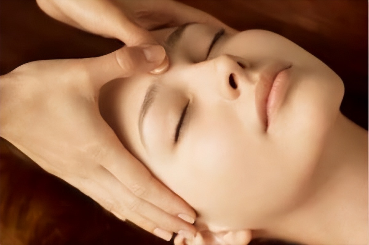 脸部按摩的正确方法,脸部按摩的正确步骤美容院