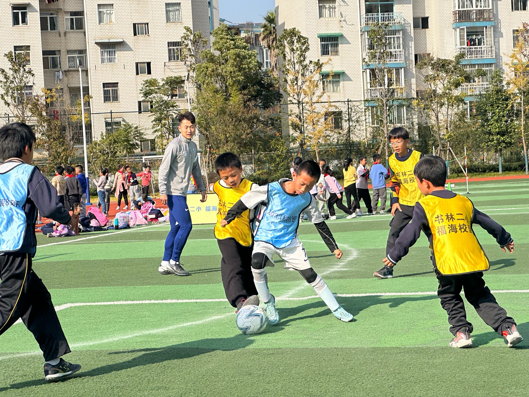 中超球员走进校园,中超云南籍球员