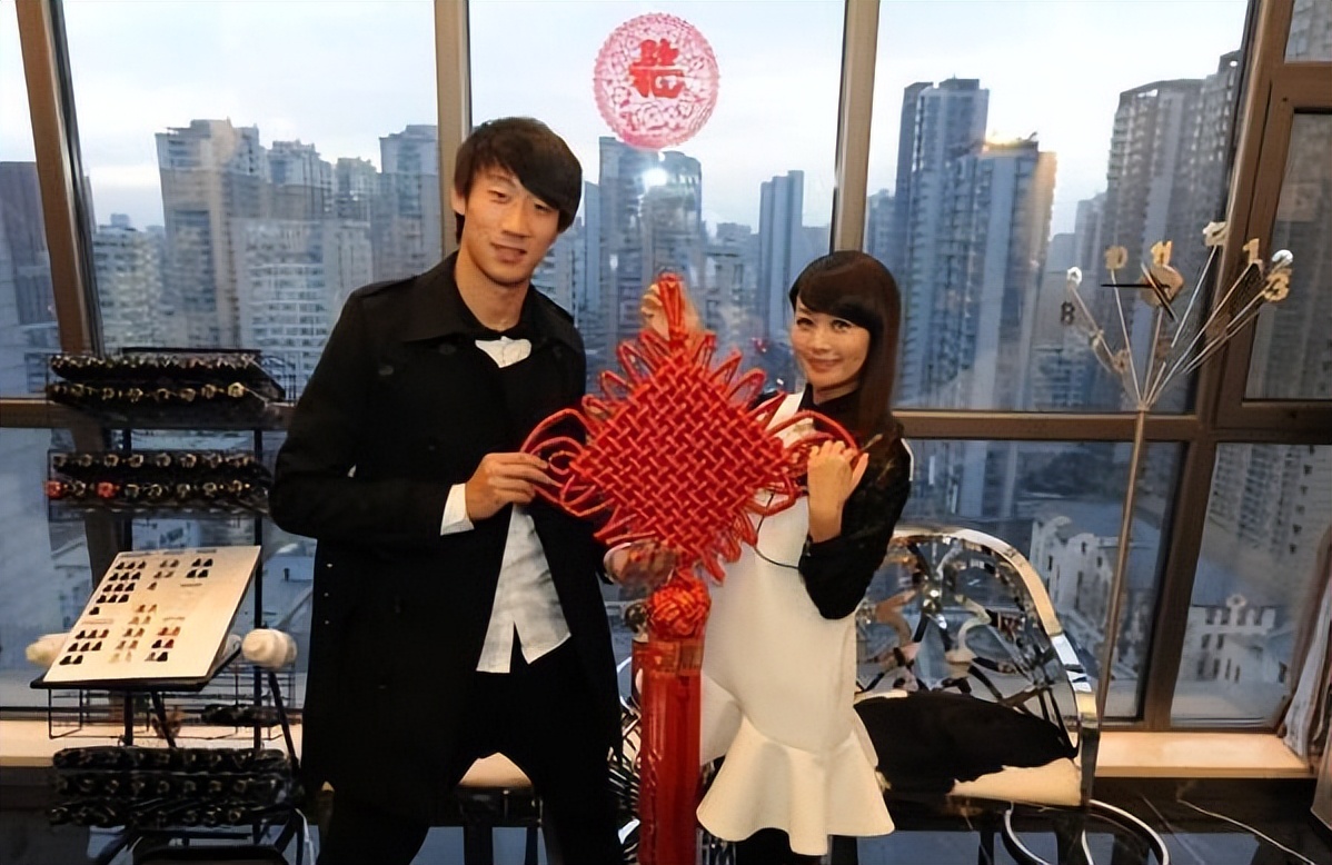 李铁和龙菲什么时候离婚的,李铁和他媳妇现状