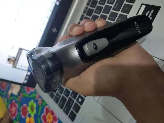 剃须刀变钝不要扔教你修复的方法,剃须刀钝了只需一张纸就能变锋利