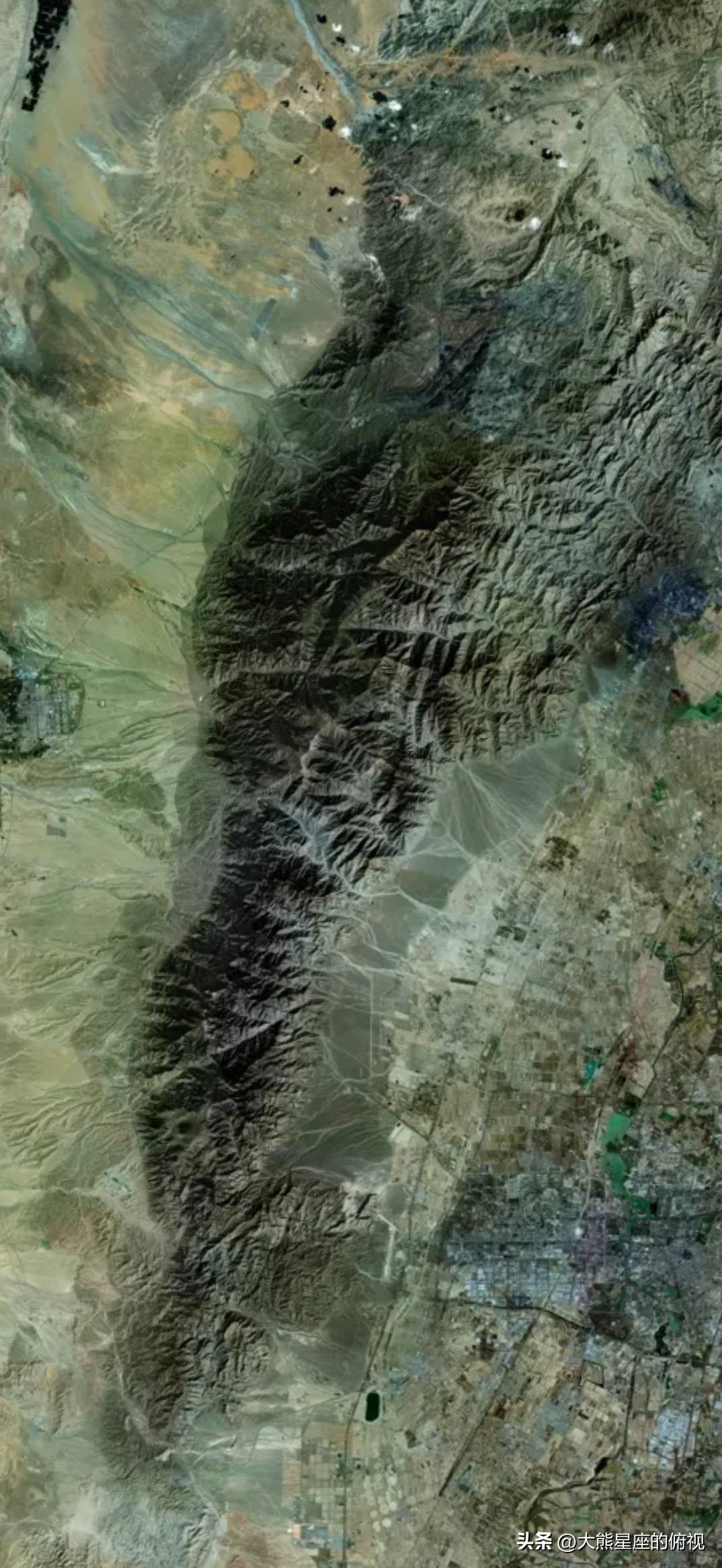 内蒙古最高的沙山,上帝视角看新疆风景