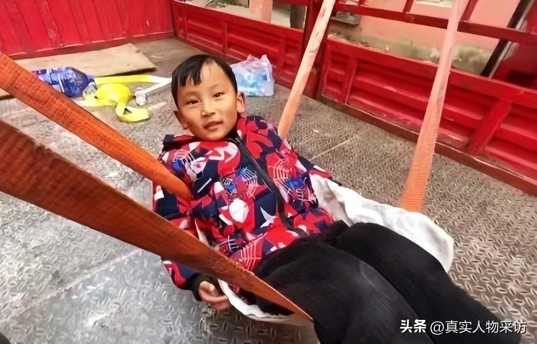 90后摆摊收入9000,90后摆摊月入9万抖音