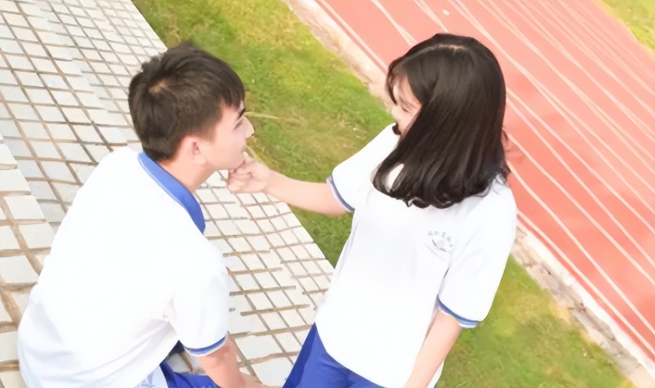 初中女生有早恋倾向家长该怎么办,初中早恋的女生家长该怎么办