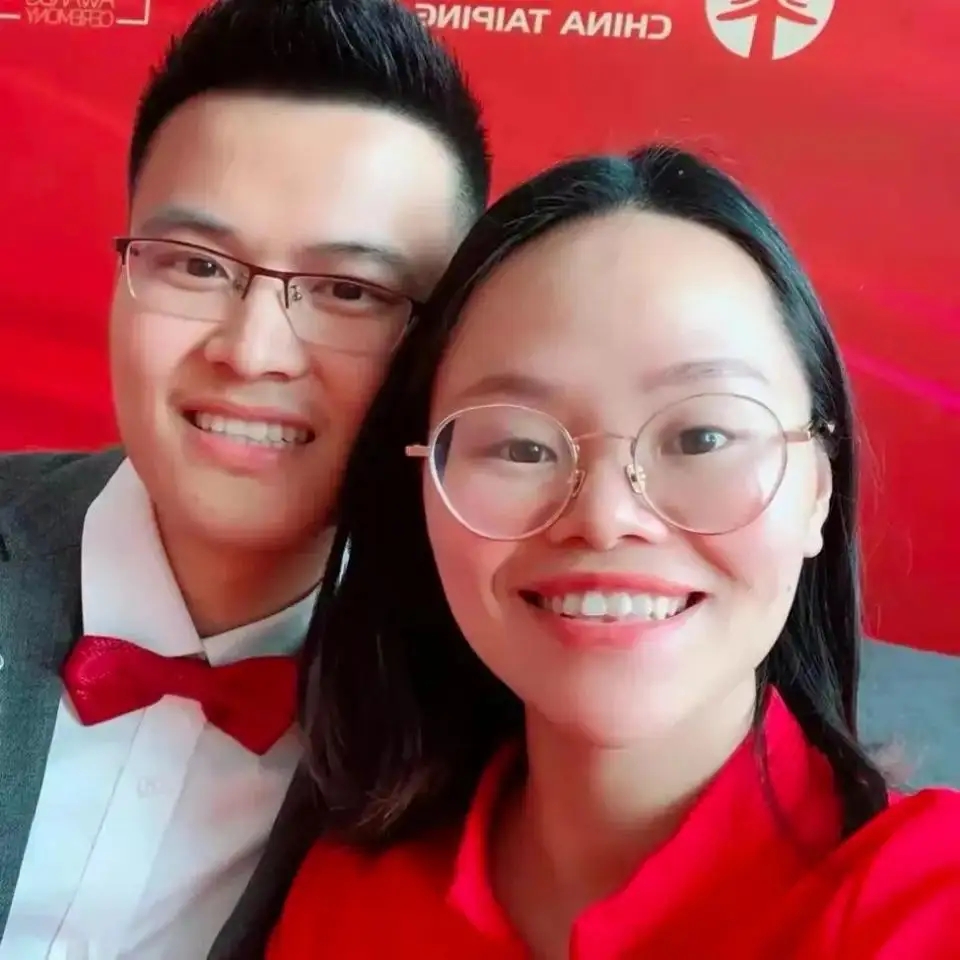 彩虹夫妇一场直播赚了一个亿,彩虹夫妇两场直播挣四个亿