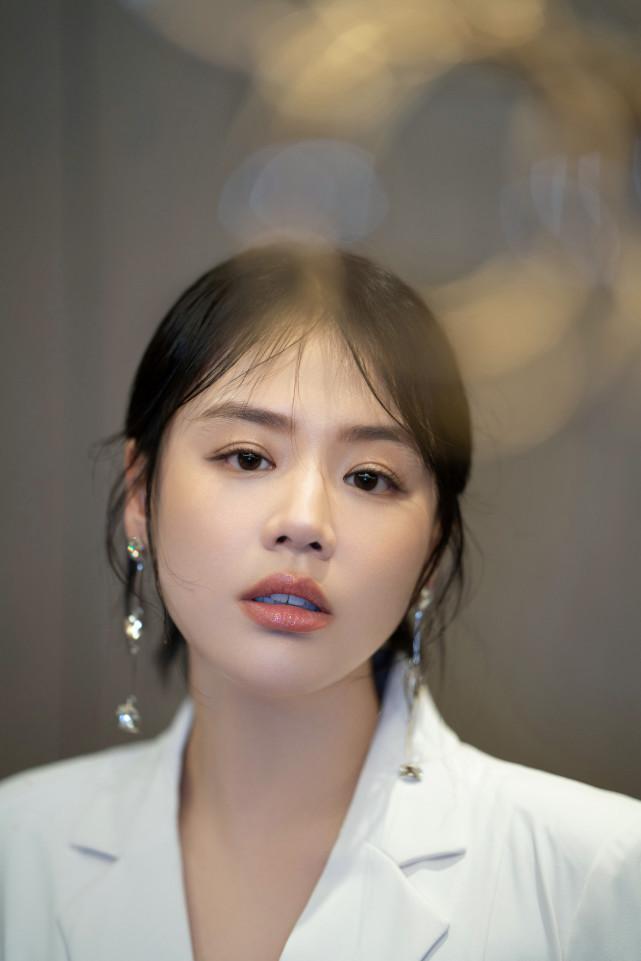 割双眼皮像变了个人,割了双眼皮像变了个人