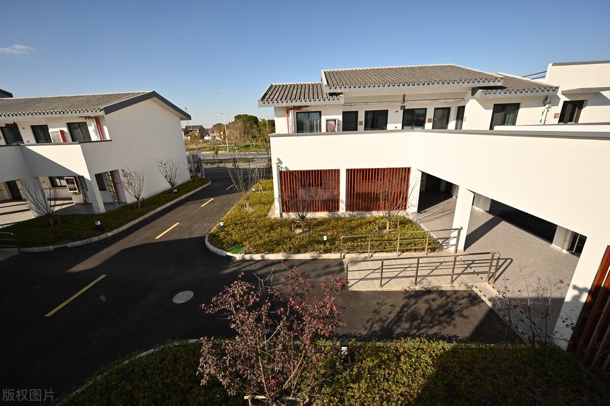 宅基地能向城里人买卖吗？新规4点更灵活，农民闲置房屋能赚钱了