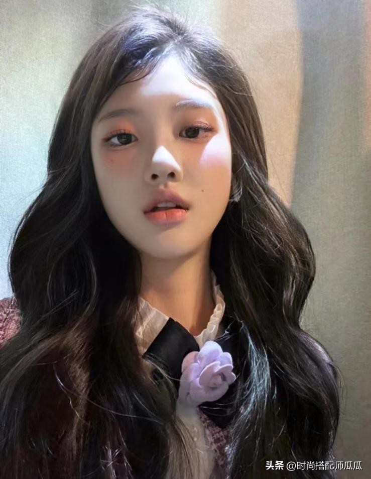 圆脸的女生适合直发吗,圆脸能留黑直发吗