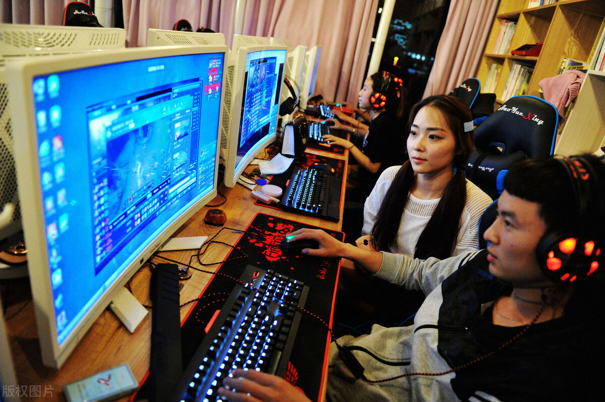 男子开黑网彩赚80亿,小伙开网吧三年亏了三百多万