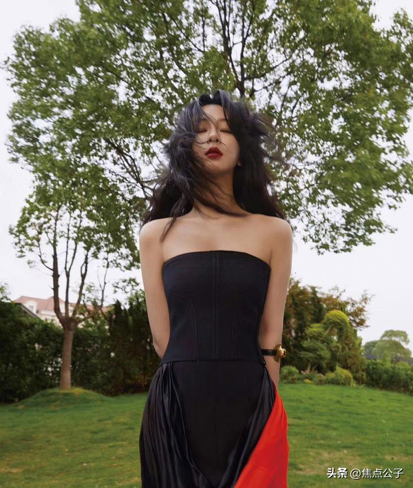 杨紫最新杂志表现,杨紫现在的时尚资源