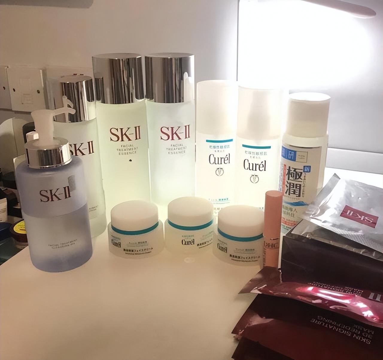 为什么懂行的人喜欢买红色的,日系有哪些好用的护肤品