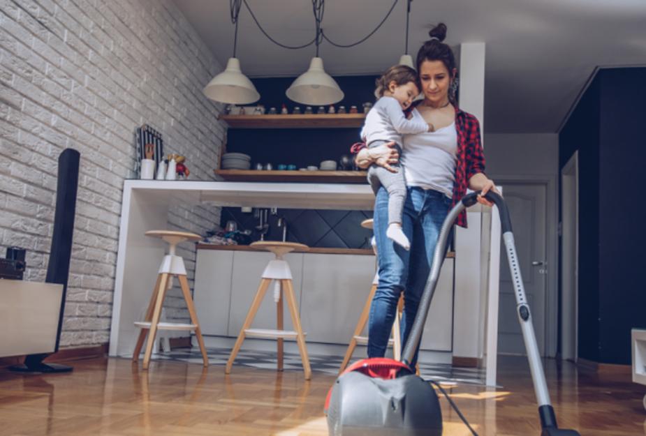 双十一囤900元护肤品，被老公踢翻，踢掉的还有全职妈妈的尊严