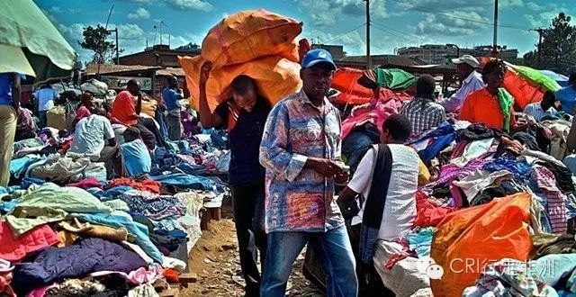 探秘非洲二手贸易市场：二手衣穿出的“现代性”假象