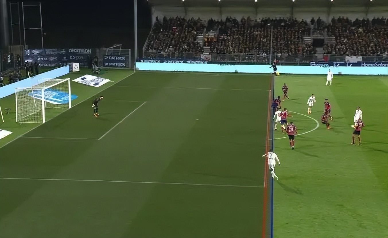 足球赛上的争议判罚,足球比赛中越位是怎么判的