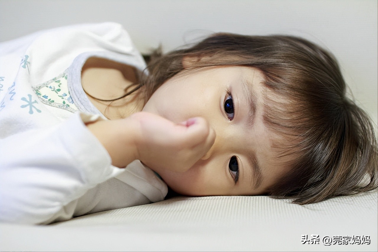 小孩儿突然说话磕巴什么原因,小孩说话为什么突然结巴了