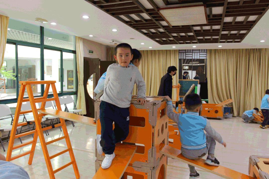 户外自主游戏探索,户外自主游戏与自由游戏