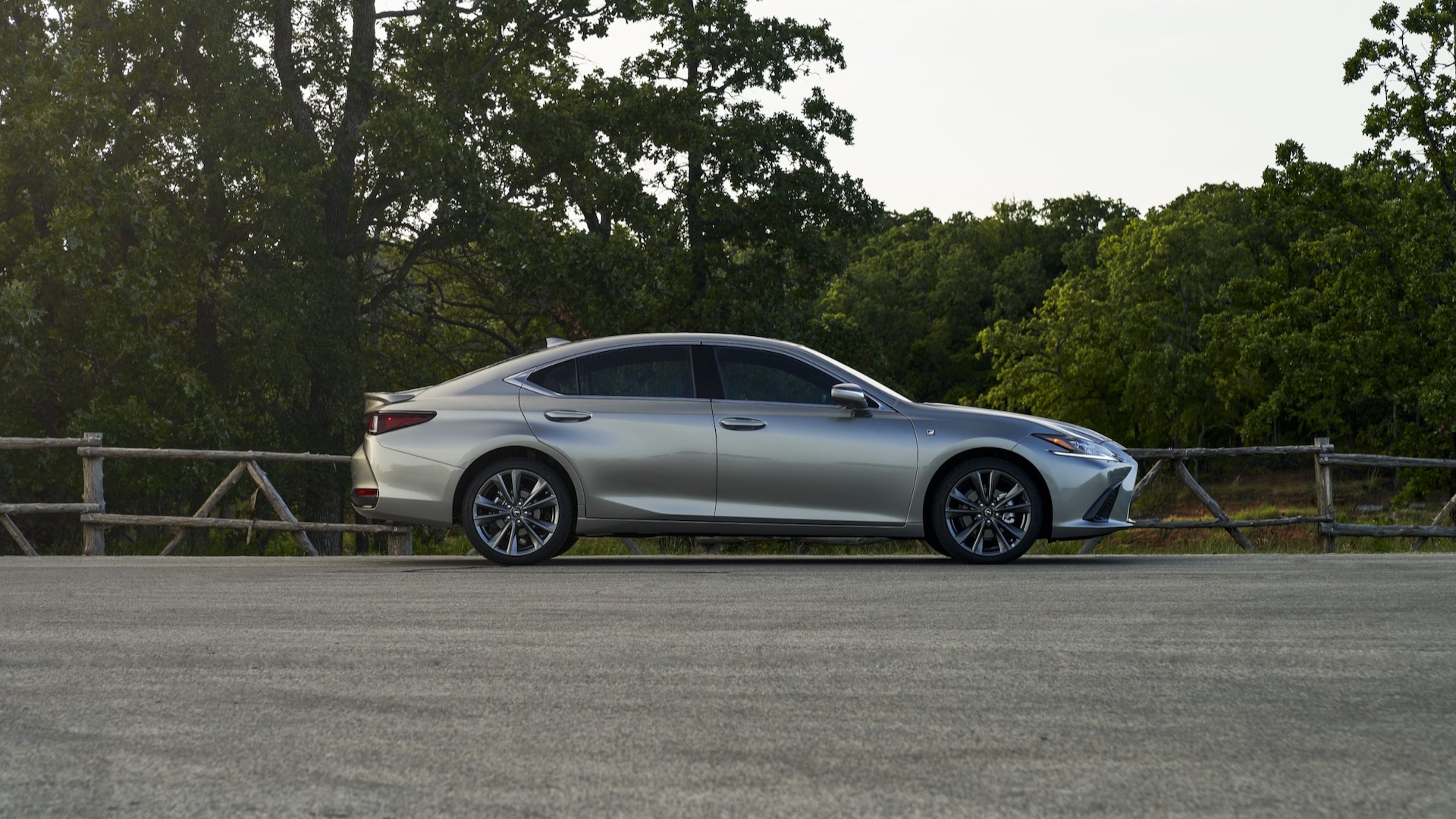 2024雷克萨斯ES国外上市，起价44340美元