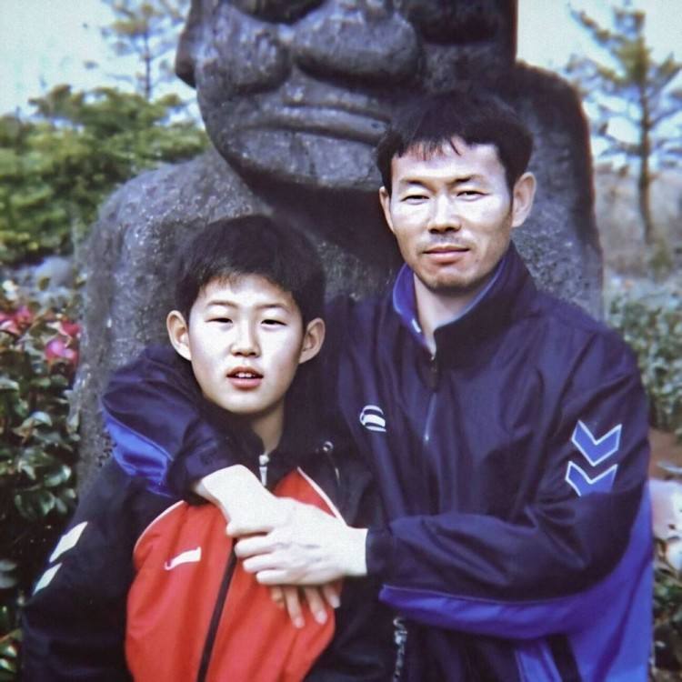 孙兴慜父亲谈孙兴慜获得英超金靴,孙兴慜对父亲评价