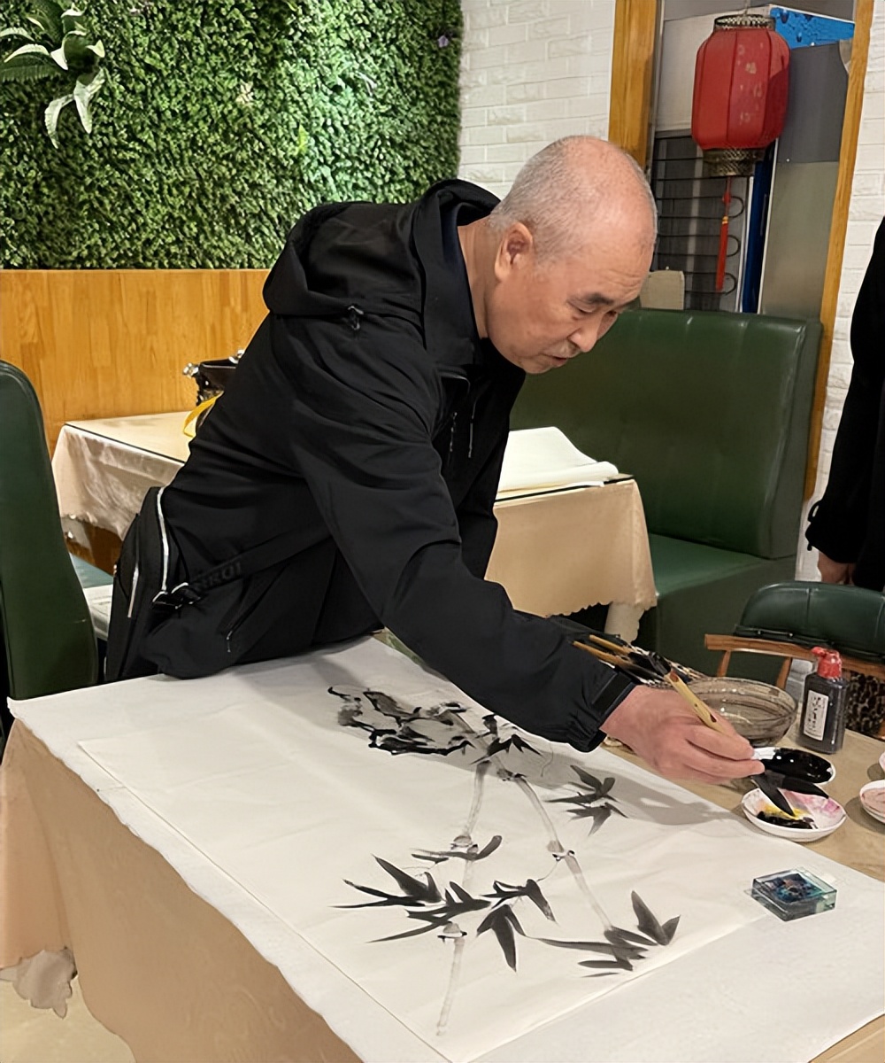 鞍山市诗赋协会书画艺术委举行“夏之韵餐饮文化笔会”