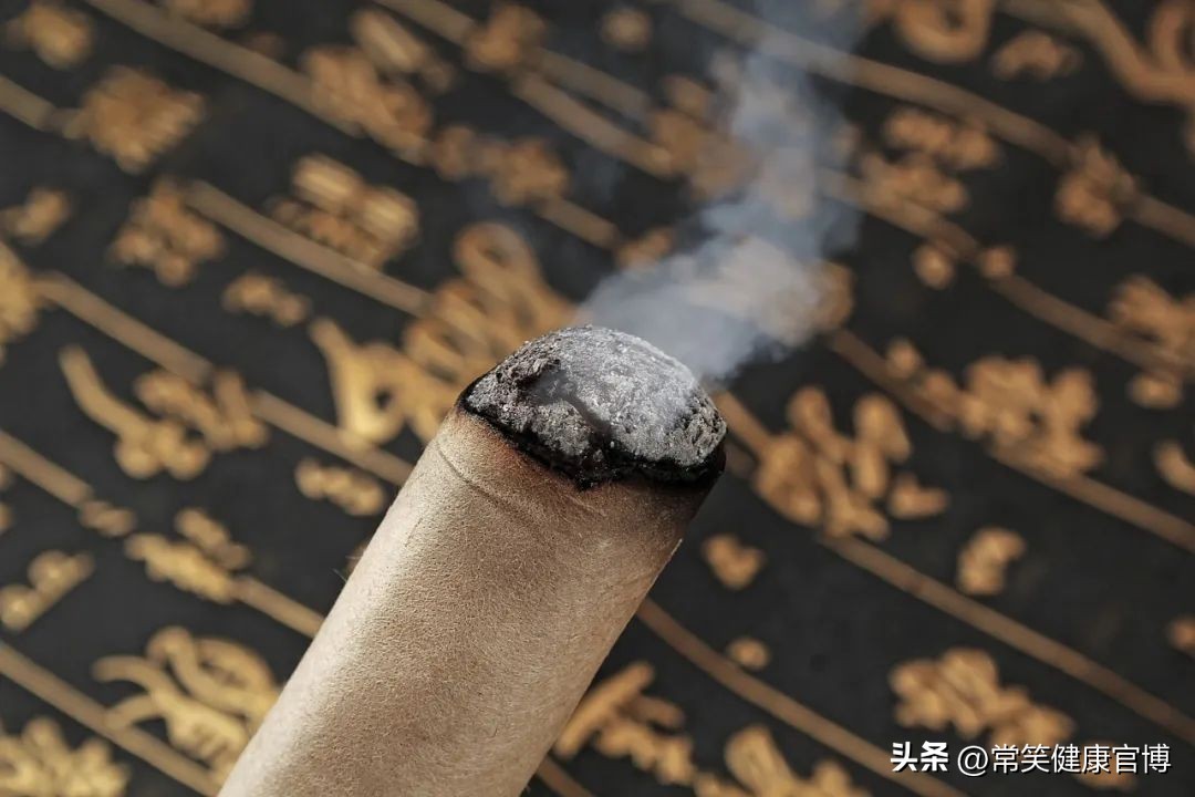 看了《后浪》才知道，端午节必备的艾草，原来一个夏天都这么有用