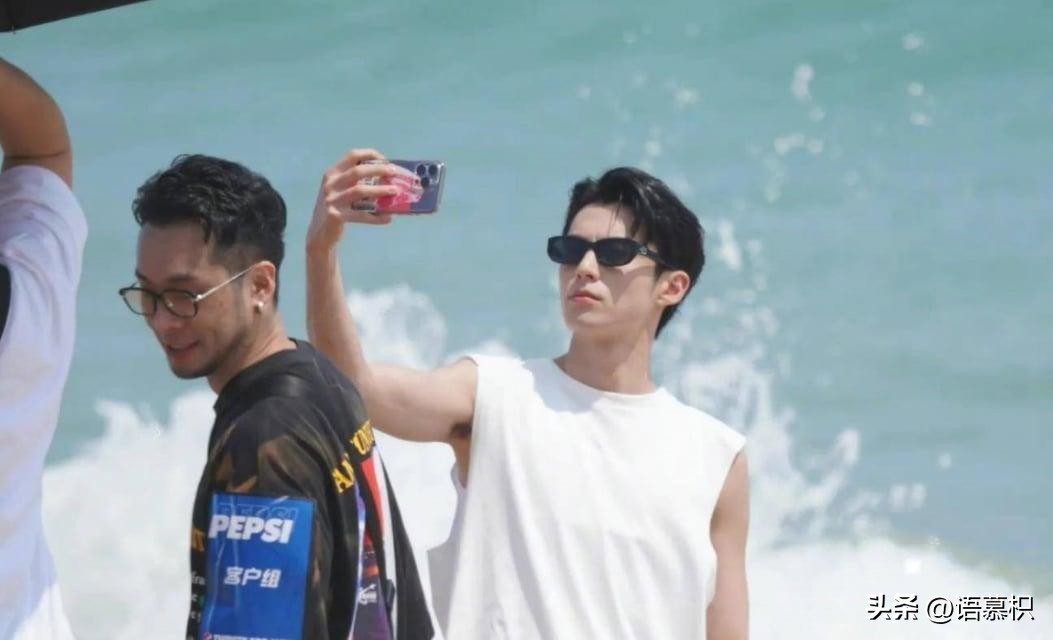 王鹤棣赵露思同框照片,王鹤棣与赵露思综艺节目