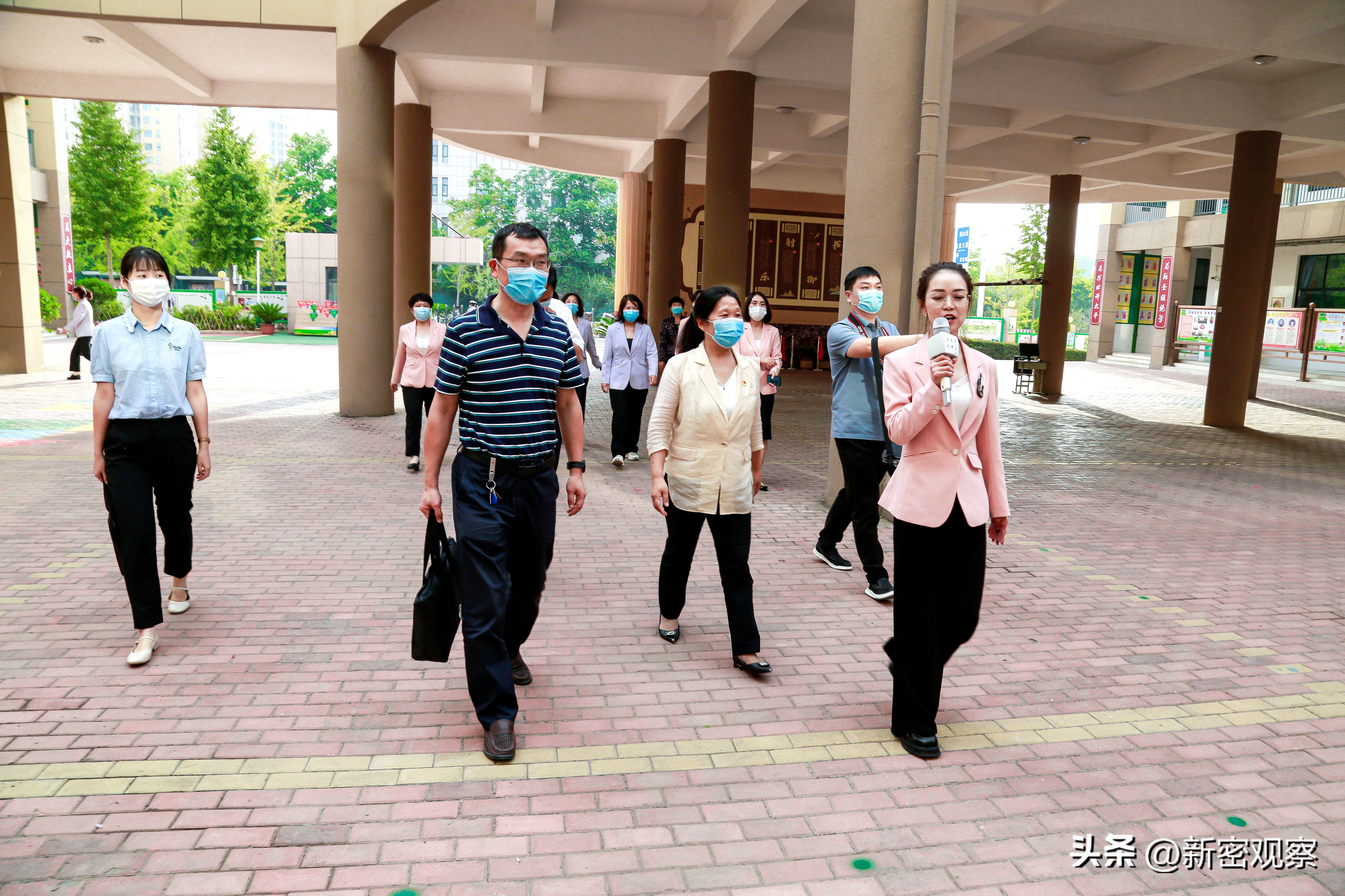 新密市金凤路小学全景,2018年新密市金凤路小学