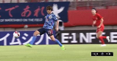 中国女足被日本队压着打!8号为何总把球踢出界?王炸首发也不灵