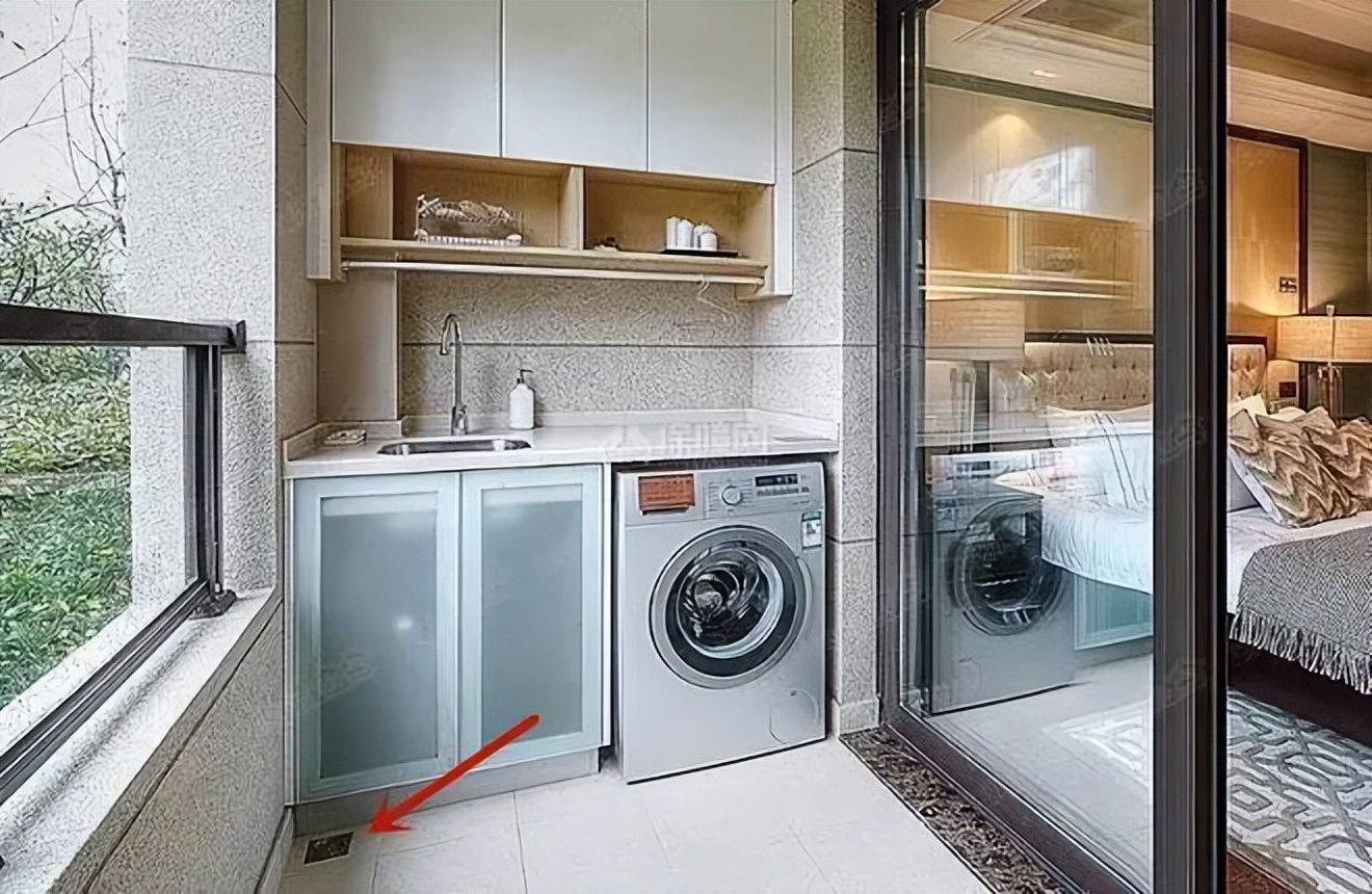 生活阳台漏水怎么查漏水点,阳台漏水到楼下不砸阳台怎么处理