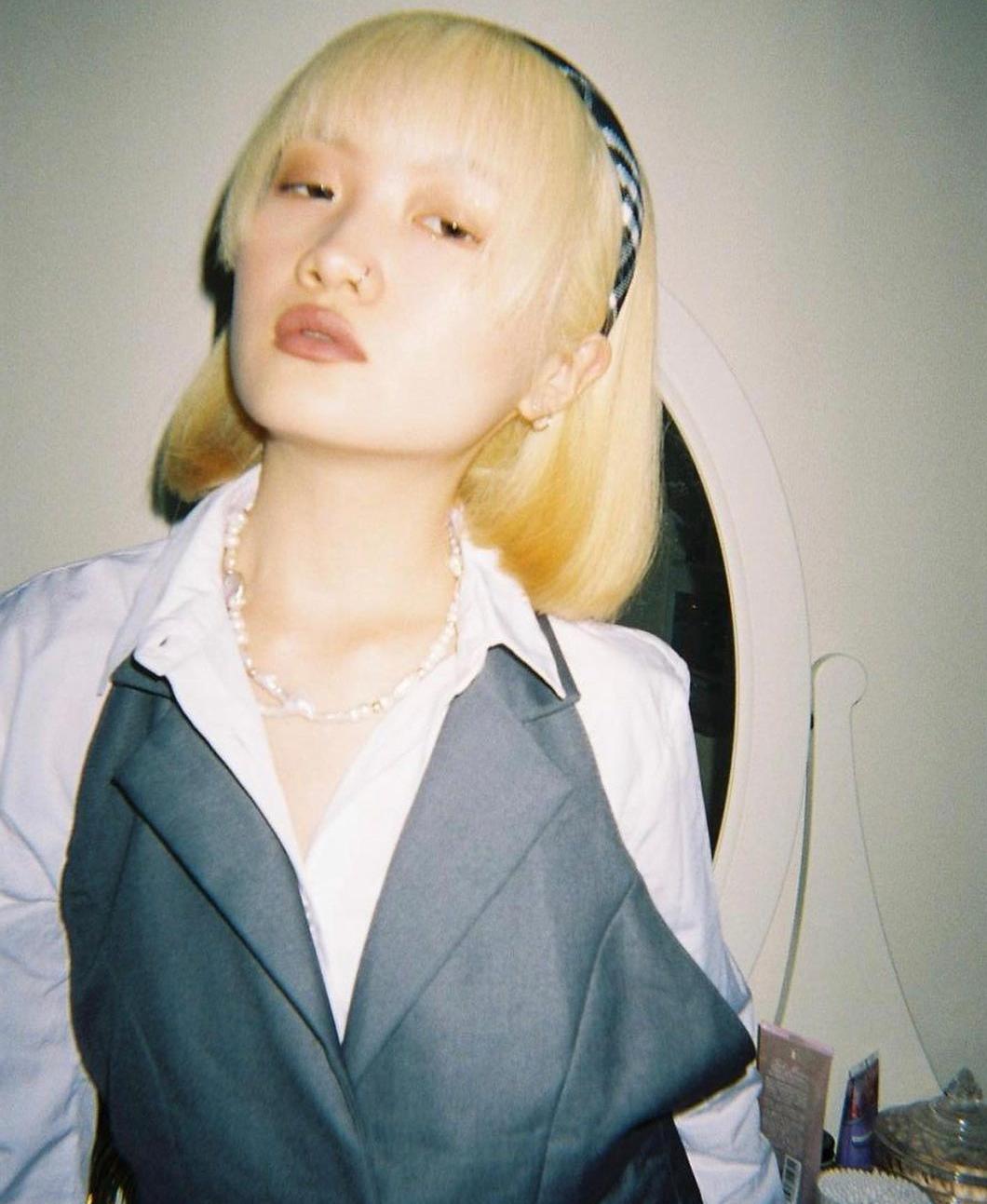 黄色短发男生,短发微潮色