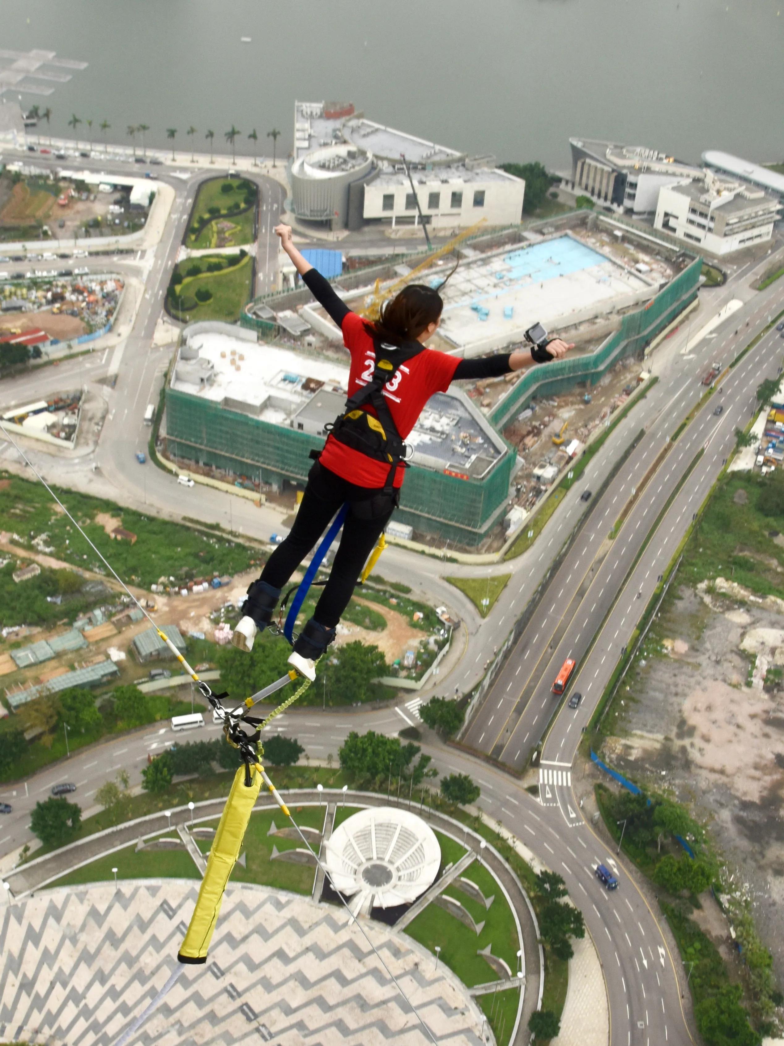 在澳门塔里面看蹦极,在澳门蹦极